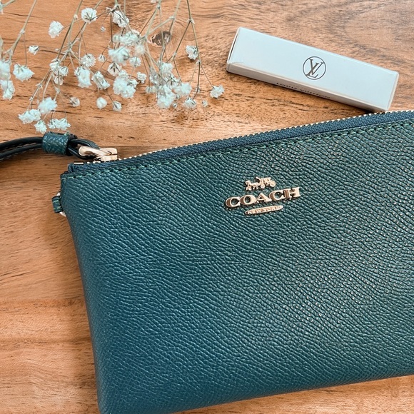 Coach Handbags - Coach Wristlet